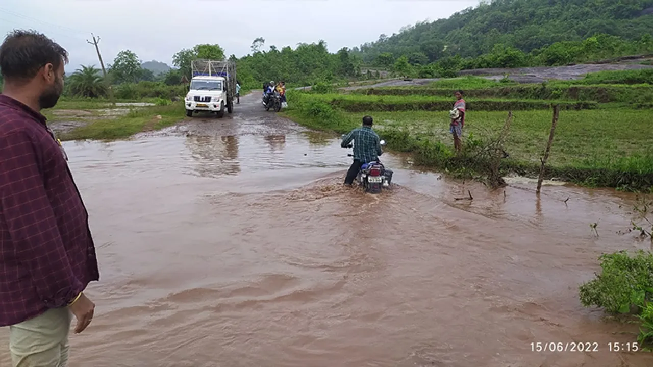  ସାପଛାଞ୍ଚରା-ସଲପକଣା ରାସ୍ତାରେ ୫ ଫୁଟ୍ ପାଣି