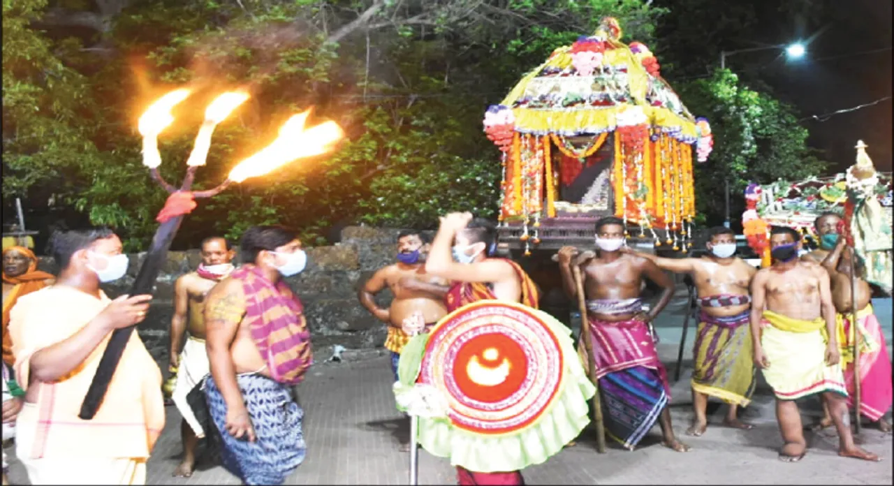  ଶ୍ରୀଲିଙ୍ଗରାଜଙ୍କ ଶୀତଳ ଷଷ୍ଠୀ ବିଧିରେ ବିଭ୍ରାଟ: ହେଲାନି ମଙ୍ଗନ, କେମିତି ପଡ଼ିବ ହାତଗଣ୍ଠି?