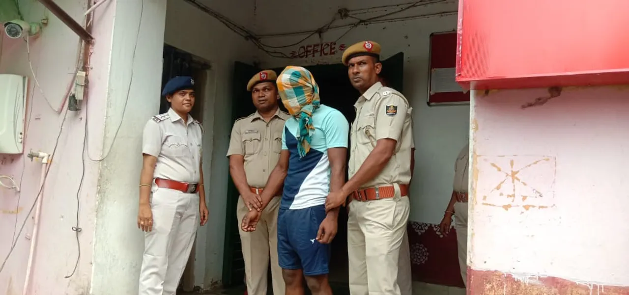  ଶିକ୍ଷକଙ୍କ ଠାରୁ ୧୨ ଲକ୍ଷ ଟଙ୍କା ଲୁଟ ଘଟଣାରେ ଅଭିଯୁକ୍ତ ଗିରଫ, ୯ ଲକ୍ଷ ଜବତ