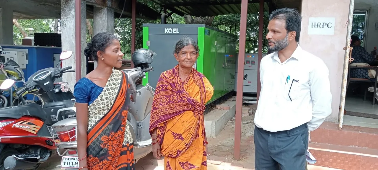  ‘ଅପହୃତା ଝିଅକୁ ଖୋଜି ଆଣି ଦିଅ ପୁଲିସ ବାବୁ’, ଗୁହାରି ପତ୍ର ଧରି ୨ ମାସ ହେଲା ଥାନା ଦୌଡ଼ୁଛନ୍ତି ବୁଢ଼ୀମା