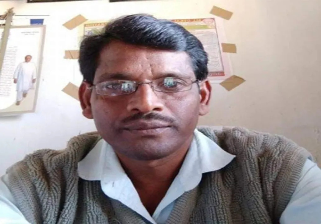  ବିଦ୍ୟାଳୟରୁ ଫେରିବା ବାଟରେ ହୃଦ୍‌ଘାତରେ ଚାଲିଗଲା ଶିକ୍ଷକଙ୍କ ଜୀବନ