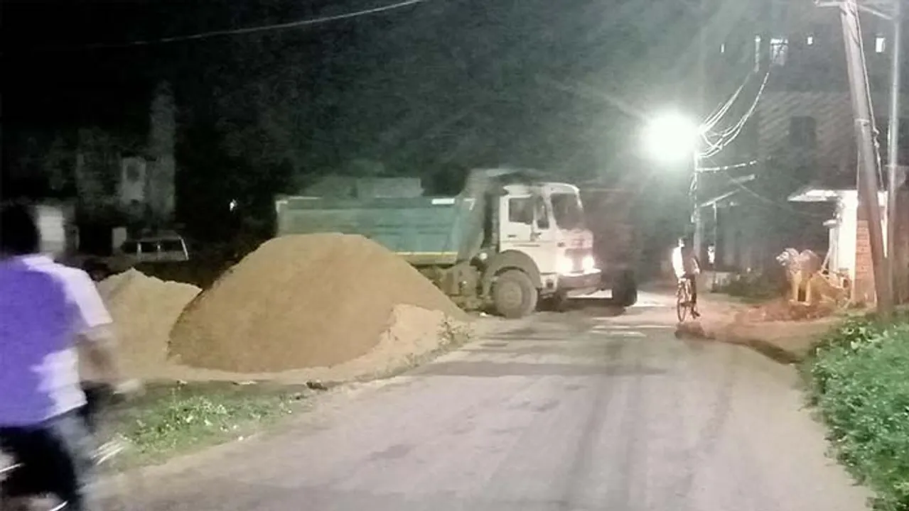  ପ୍ରଶାସନର ପ୍ରତିଶ୍ରୁତି ପାଣରେ ଗାର: ରାତିସାରା ଭାରୀଯାନରେ ବାଲି ପରିବହନ