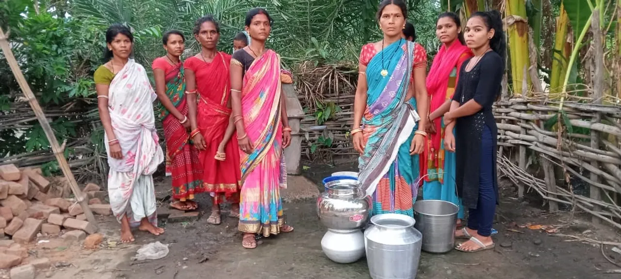  ଜଳ କଷ୍ଟ; ଆଗ ପାଣି ନେବା ପାଇଁ ମହିଳାଙ୍କ ମଧ୍ୟରେ ପ୍ରତିଯୋଗିତା