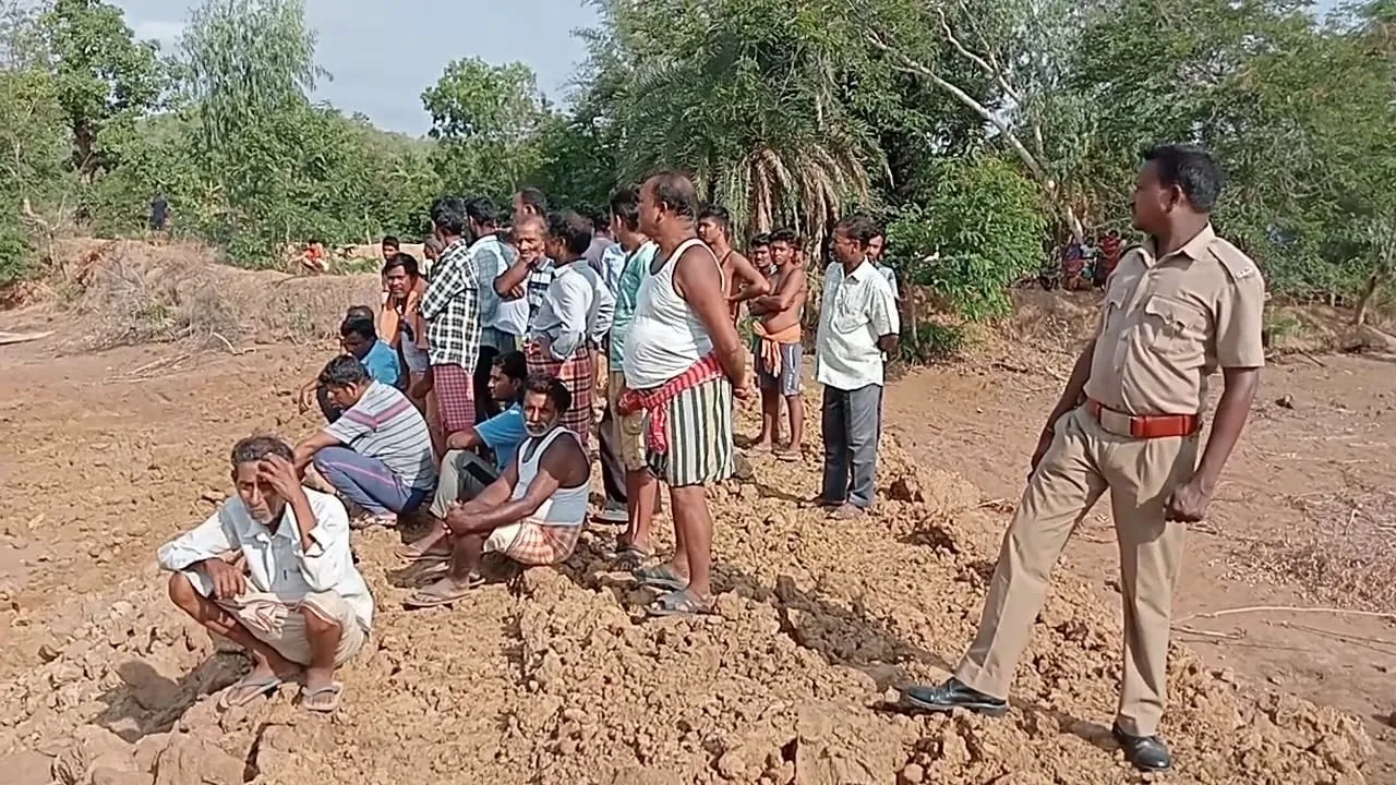  ବନ୍ଧର ହିଡ ଭଙ୍ଗାକୁ ନେଇ ୨ ଗୋଷ୍ଠୀ ମଧ୍ୟରେ ମୁହାଁମୁହିଁ