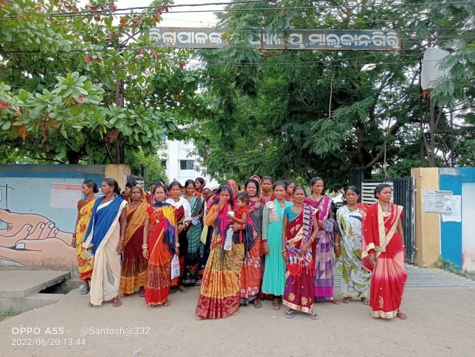  ମଦ ଦୋକାନ ନ ଖୋଲିବାକୁ ଜିଲ୍ଲାପାଳଙ୍କୁ ଭେଟିଲେ ମହିଳାଗୋଷ୍ଠୀ