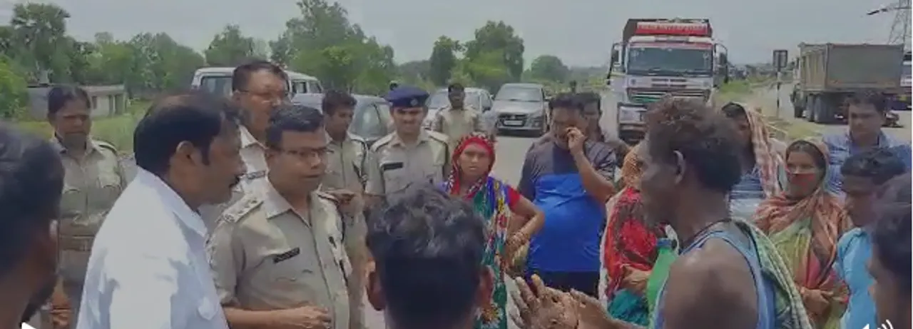  କାମାକ୍ଷାନଗର: ପାଣି ପାଇଁ ଜାତୀୟ ରାଜପଥ ଅବରୋଧ କଲେ ଗ୍ରାମବାସୀ