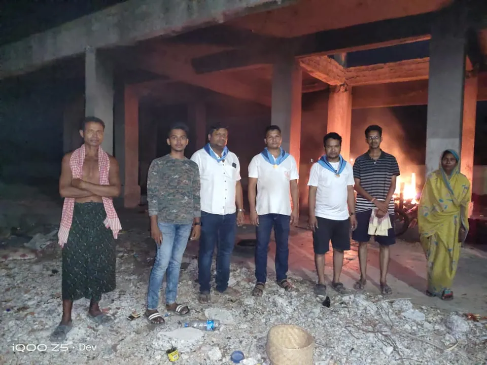  ଅନ୍ୟ ଜାତିରେ ପ୍ରେମ ବିବାହ କରିଥିବାରୁ ଶବ ସତ୍କାର କଲେନି ବନ୍ଧୁବାନ୍ଧବ, ସହଯୋଗର ହାତ ବଢାଇଲା ସ୍ବେଚ୍ଛାସେବୀ ସଂଗଠନ
