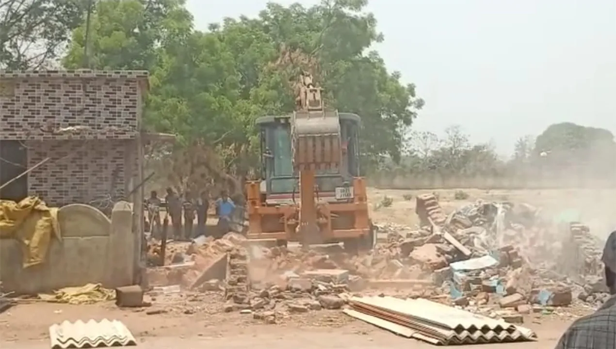  ବୀରମହାରାଜପୁରରେ ନୂତନ ବସ୍‌ଷ୍ଟାଣ୍ଡ ନିର୍ମାଣ ପାଇଁ ଜବରଦଖଲ ଉଚ୍ଛେଦ