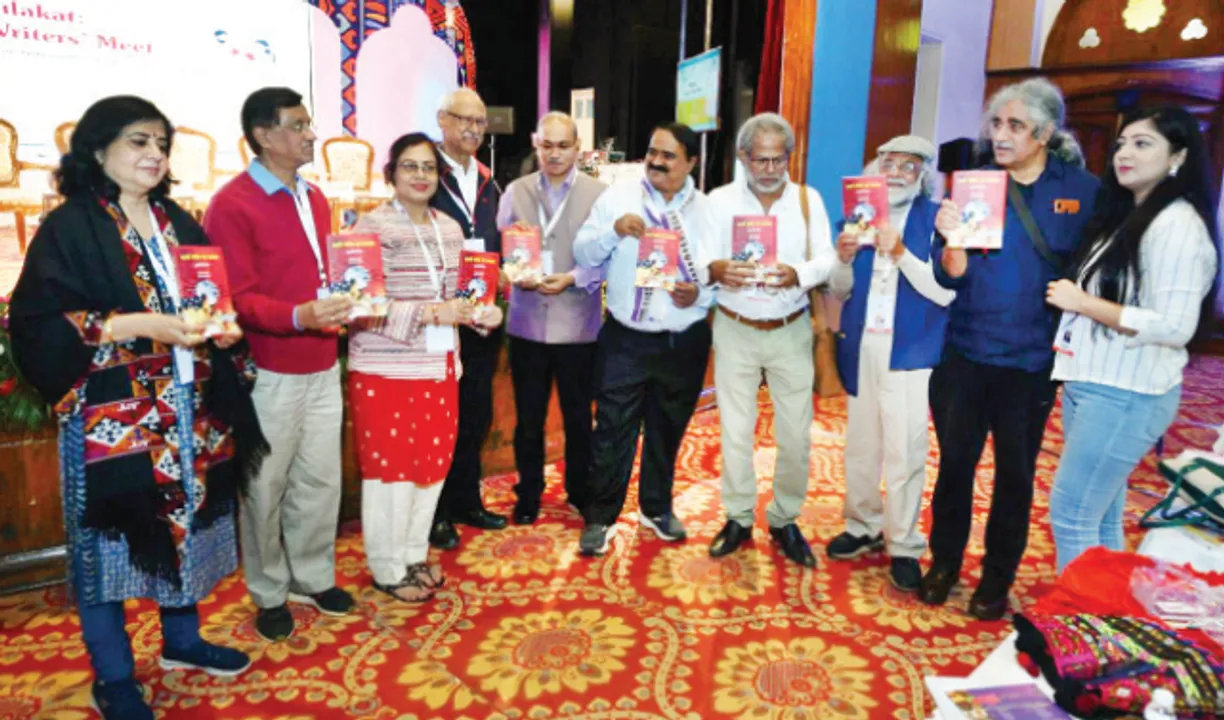 ଶୁଭଶ୍ରୀଙ୍କ ହିନ୍ଦୀ ଅନୂଦିତ ସଂକଳନ ‘ଅପ୍‌ନି ପରିଧି କା ଆକାଶ’ ଲୋକାର୍ପିତ