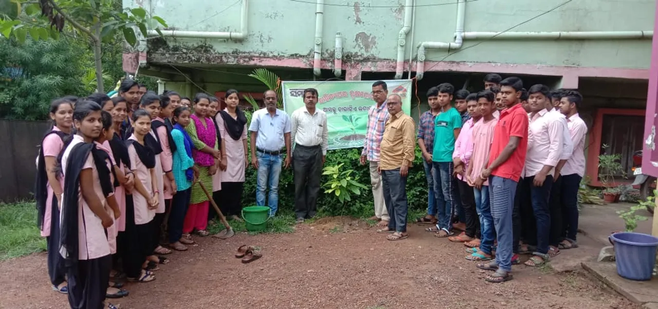  ଭଦ୍ରକ: ସମ୍ବାଦ ସାହିତ୍ୟ ଘର ତରଫରୁ ବୃକ୍ଷରୋପଣ