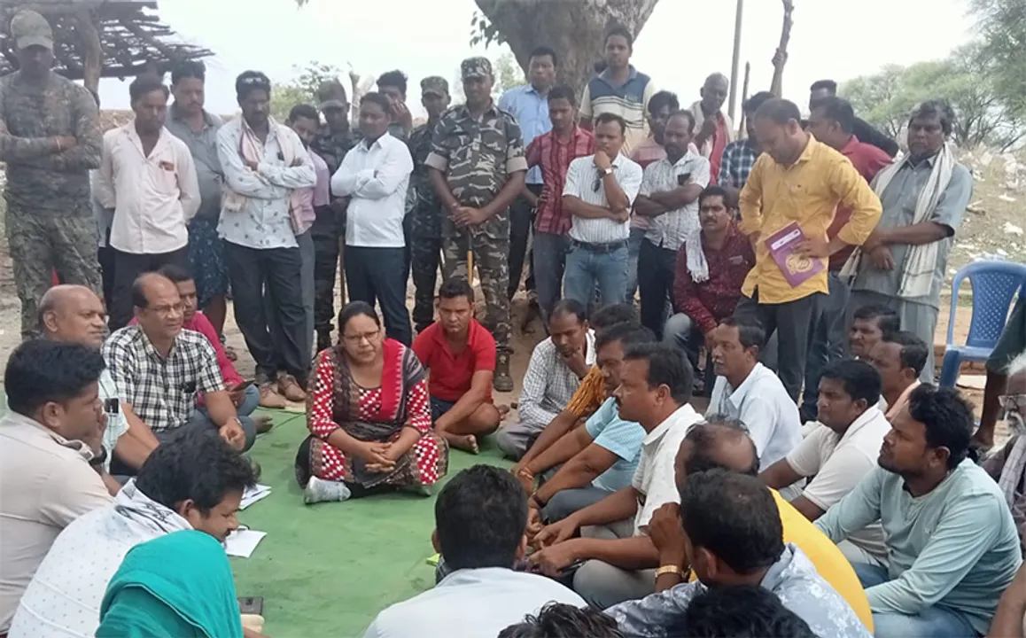  ପ୍ୟାକ୍ସରେ ତାଲା ଦେବା ପରେ ଧାନ ବସ୍ତା ପକାଇ ରାସ୍ତା ଅବରୋଧ, ଚାଷୀଙ୍କ ଆଗରେ ମୁଣ୍ଡ ନୂଆଁଇଲା ପ୍ରଶାସନ