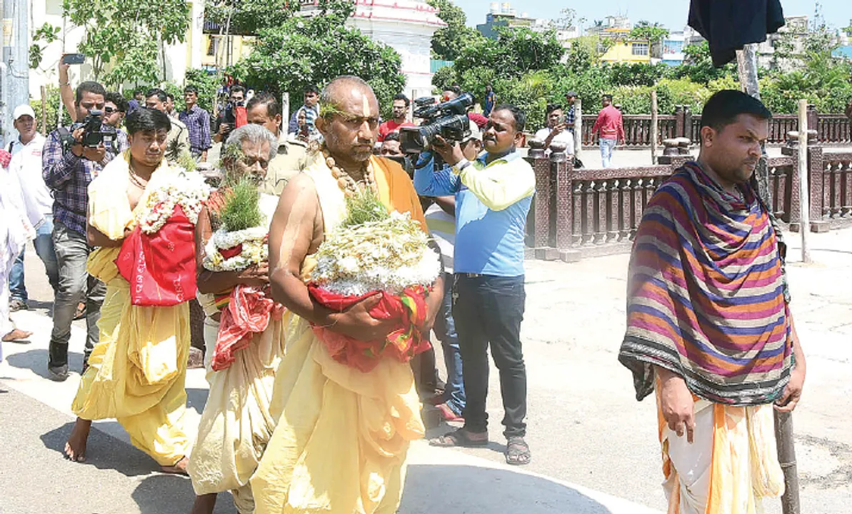  ଅଣସର ଘରେ ଶ୍ରୀଜିଉଙ୍କୁ ଖଳି ଲାଗି