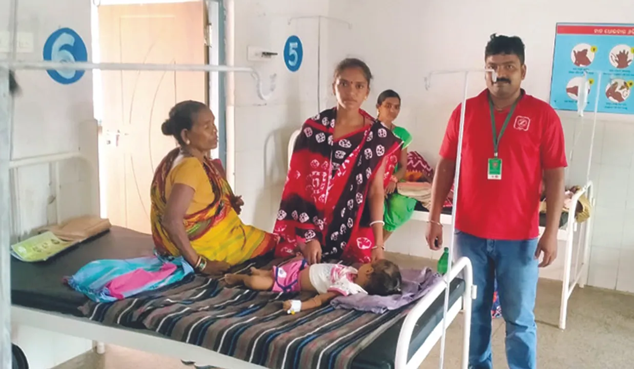  ଆମ୍ବୁଲାନ୍‌ସ ଡ୍ରାଇଭରଙ୍କ ମହାନତା: ରକ୍ତ ଦେଇ ଶିଶୁକୁ ବଞ୍ଚାଇଲେ