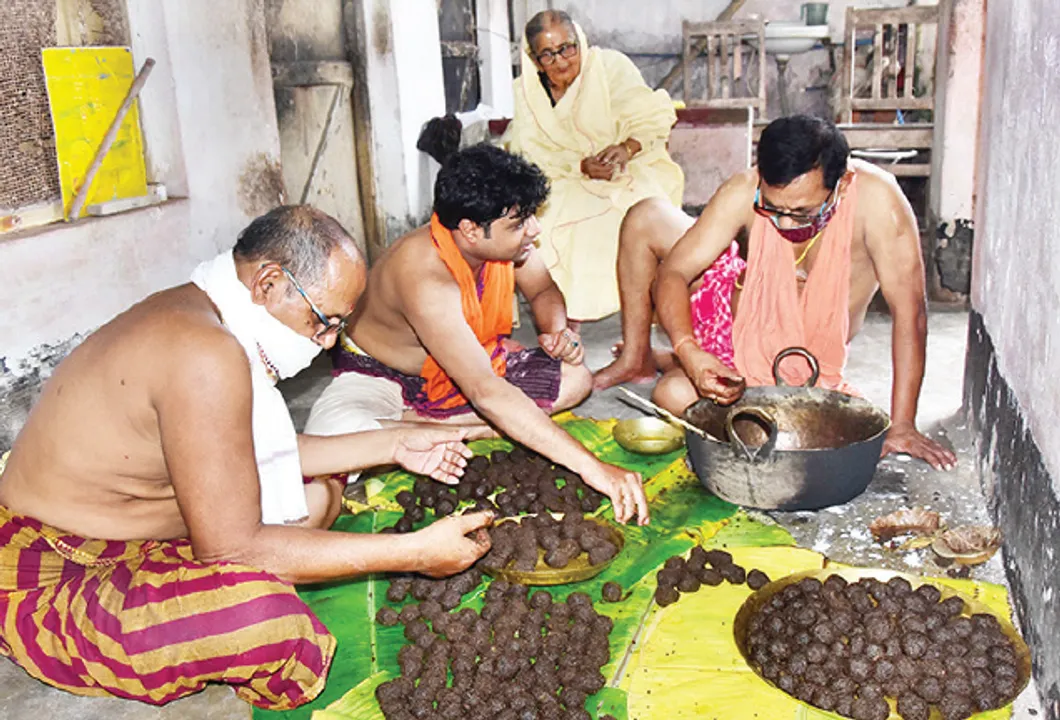  ଅଣସର ଘରେ ମହାପ୍ରଭୁଙ୍କ ଚକାବିଜେ, ଶ୍ରୀଜିଉଙ୍କ ସୁସ୍ଥତା ପାଇଁ ଶ୍ରୀମନ୍ଦିରକୁ ଗଲା ମହୌଷଧି ‘ଦଶମୂଳ’