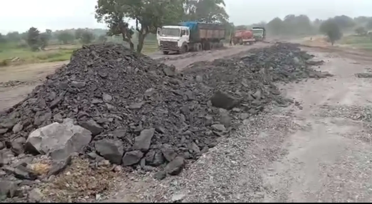  ବହୁ ପ୍ରତୀକ୍ଷିତ ବାଙ୍କିବାହାଲ-ଟପରିଆ ରାସ୍ତା: କୋଇଲା ବର୍ଜ୍ୟ ପକାଇ ରାସ୍ତା ନିର୍ମାଣ