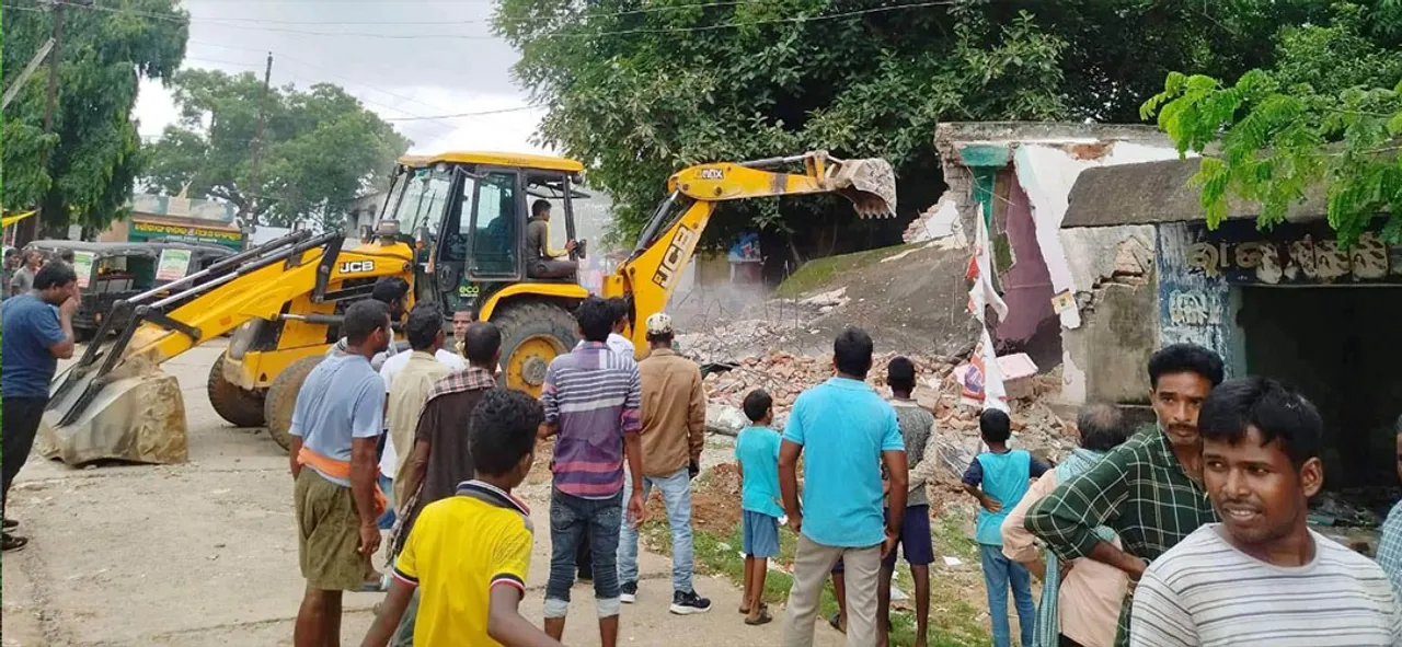  ଅତ୍ୟାଧୁନିକ ବସ୍ ଟର୍ମିନାଲ ନିର୍ମାଣ ପାଇଁ  ୪୪ ଦୋକାନ ଉଚ୍ଛେଦ