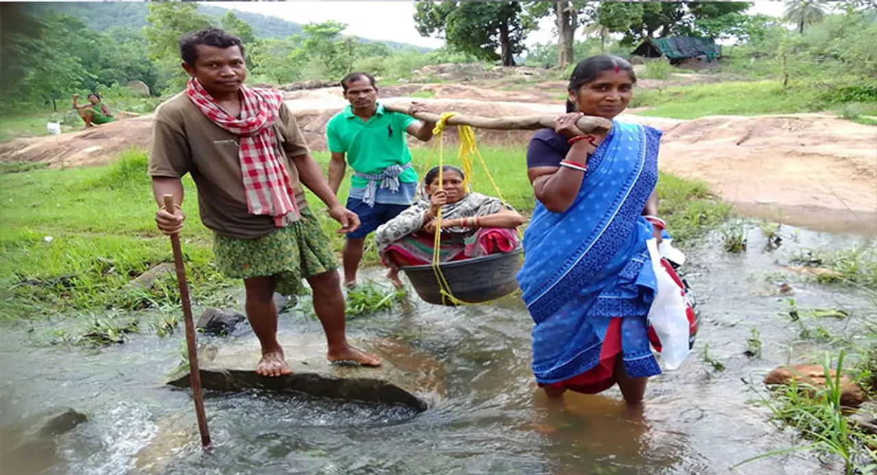 ୩ କିଲୋମିଟର ବୁହାହେଲେ ଅସୁସ୍ଥ ମହିଳା