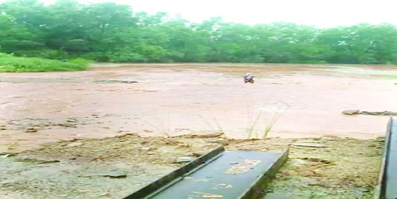  ପ୍ରଖର ସ୍ରୋତରେ ଡାଇଭର୍ସନ୍‌ ରାସ୍ତା ଧୋଇଗଲା