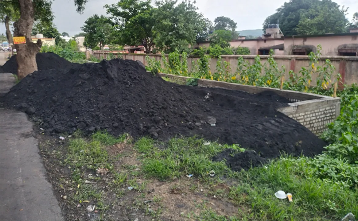  କାରଖାନା ବର୍ଜ୍ୟବସ୍ତୁରେ  ଖାଲ ପୋତି ଭେଣ୍ଡିଂ ଜୋନ୍‌ ନିର୍ମାଣ