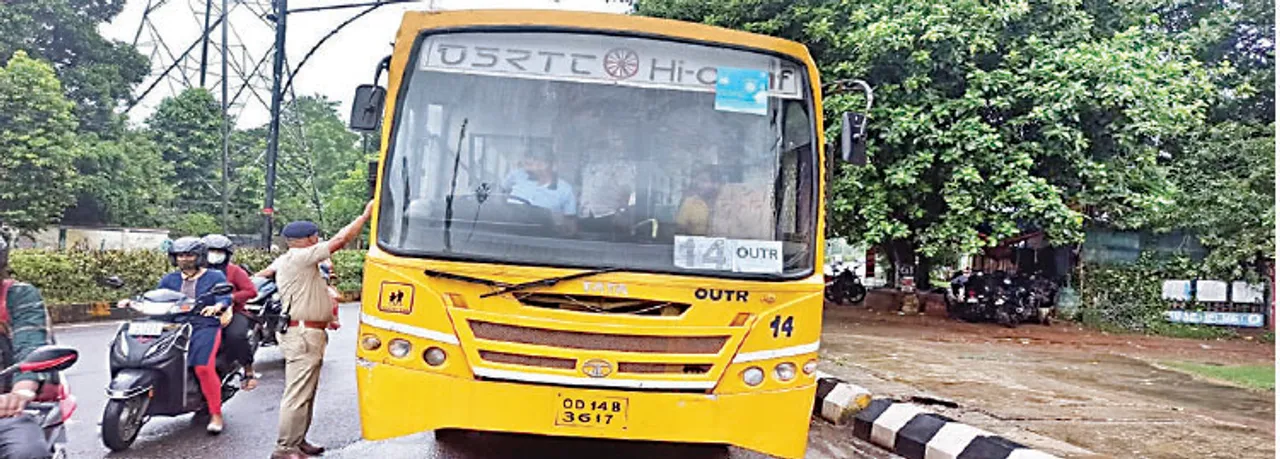  ୯ସ୍କୁଲ୍ ଭ୍ୟାନ୍‌କୁ ଜରିମାନା