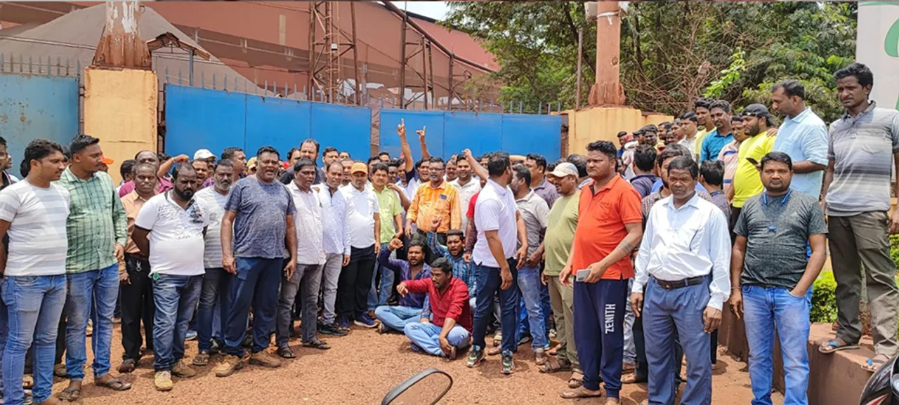  ଟ୍ରେନରେ ମାଲ୍‌ ପରିବହନକୁ ବିରୋଧ, ଟ୍ରକ ମାଲିକଙ୍କ ଆନ୍ଦୋଳନ 