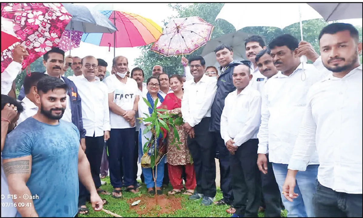  ବିଜେଡି ଆଇନଜୀବୀ ସାମ୍ମୁଖ୍ୟ ଓ ଗ୍ରିନ ୱାର୍ଲ୍ଡ ପକ୍ଷରୁ ବୃକ୍ଷରୋପଣ