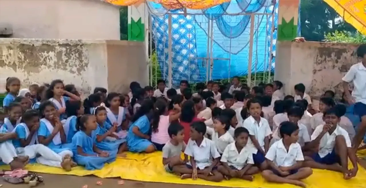  ଶିକ୍ଷକ ବଦଳିର ପ୍ରତିବାଦ, ସ୍କୁଲରେ ତାଲା ଠୁଙ୍କିଲେ