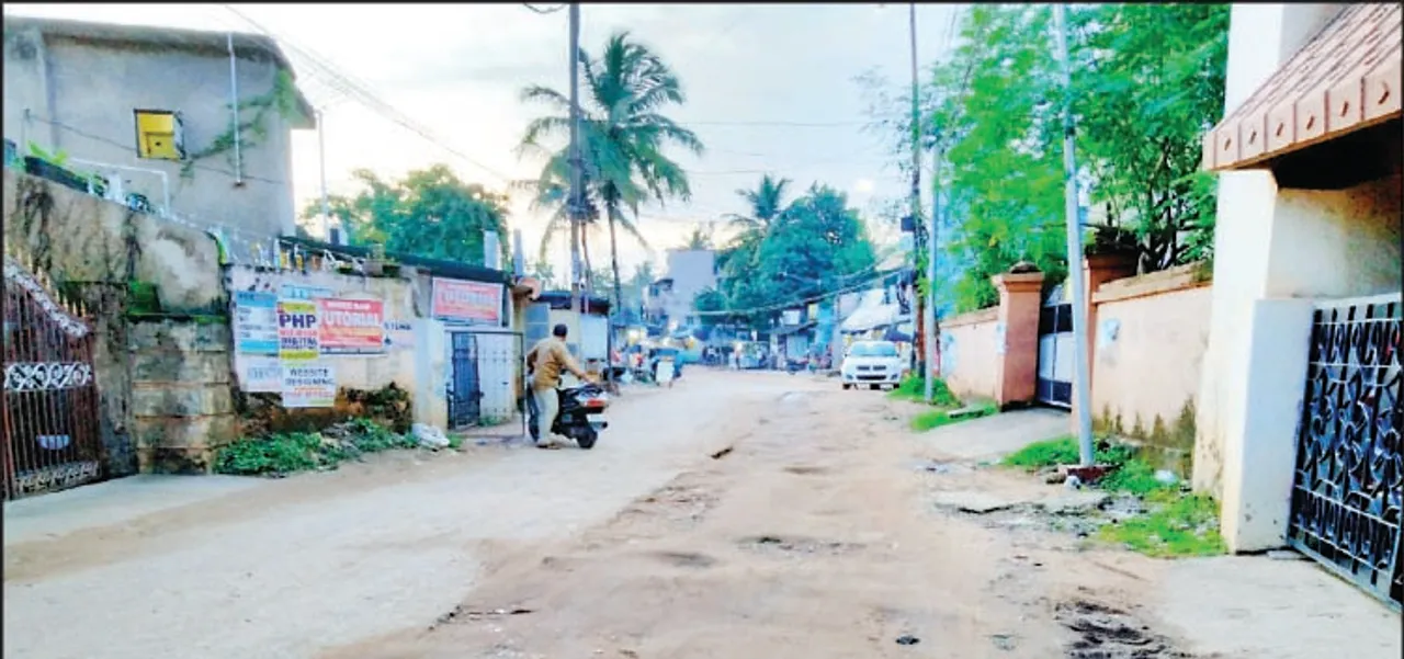  ଶୋଚନୀୟ ସ୍ଥିତିରେ ନୂଆପଲ୍ଲୀ ରାସ୍ତା, ୯ ବର୍ଷରେ ୮୦ ଲକ୍ଷ ପାଣିରେ