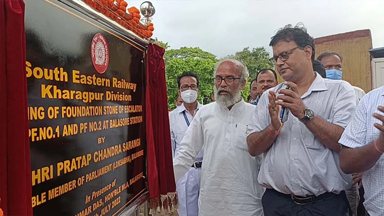  ବାଲେଶ୍ବର ଷ୍ଟେସନ୍‌ରେ ନୂତନ ଲିପ୍ଟ ଉଦ୍‌ଘାଟିତ,ଏସ୍କାଲେଟର ସ୍ଥାପନ ନେଇ ଶିଳାନ୍ୟାସ