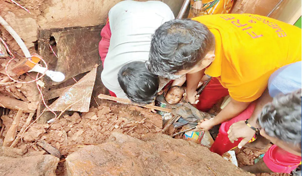  ଲଗାଣ ବର୍ଷାରେ ଭୁଶୁଡ଼ିଲା ଘର କାନ୍ଥ: ମା’, ଶିଶୁକନ୍ୟା ମୃତ, ବାପ-ପୁଅ ଗୁରୁତର