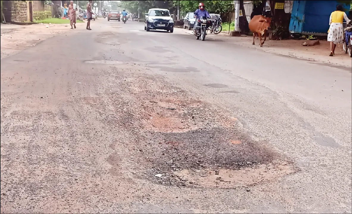 ମାସକରେ ଦବିଗଲା ନାକାଗେଟ୍‌-ଘାଟିକିଆ ରାସ୍ତା: ୨୦ରୁ ଅଧିକ ଖାଲ ଓ ଫାଟ
