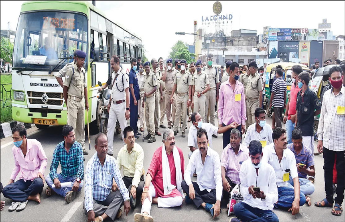 ପ୍ରଭାବ ଶୂନ୍ୟ ‘ଓଡ଼ିଶା ବନ୍ଦ’: ଗଡ଼ିଲା ଯାନବାହନ, ଖୋଲିଲା ଦୋକାନବଜାର