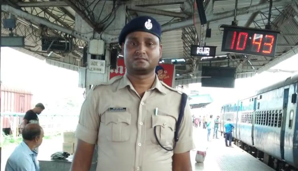  ରେଳ ମନ୍ତ୍ରାଳୟର ଘୋଷଣା: ଜୀବନ ରକ୍ଷକ ପଦକ ସହିତ ଏକଲକ୍ଷ ଟଙ୍କା ପାଇବେ କନେଷ୍ଟବଳ ସୁବ୍ରତ ମହାରଣା