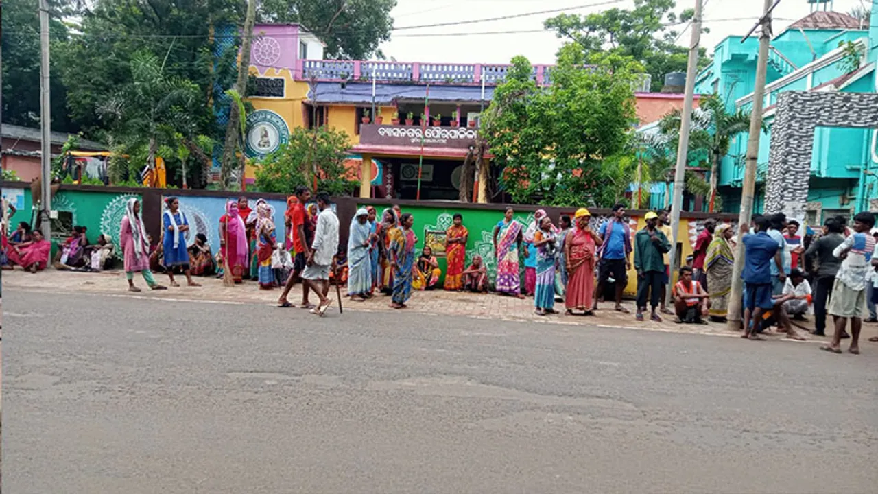  ପାରିଶ୍ରମିକ ଦାବିରେ ପୌର ସଫେଇ ଶ୍ରମିକଙ୍କ ଧାରଣା