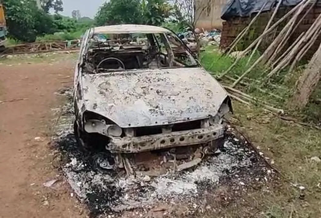  ମଧ୍ୟରାତିରେ ଘର ବାହାରପଟୁ କବାଟ ବନ୍ଦ କଲେ କାର୍‌ ଜାଳିଦେଲେ ଦୁର୍ବୃତ୍ତ 