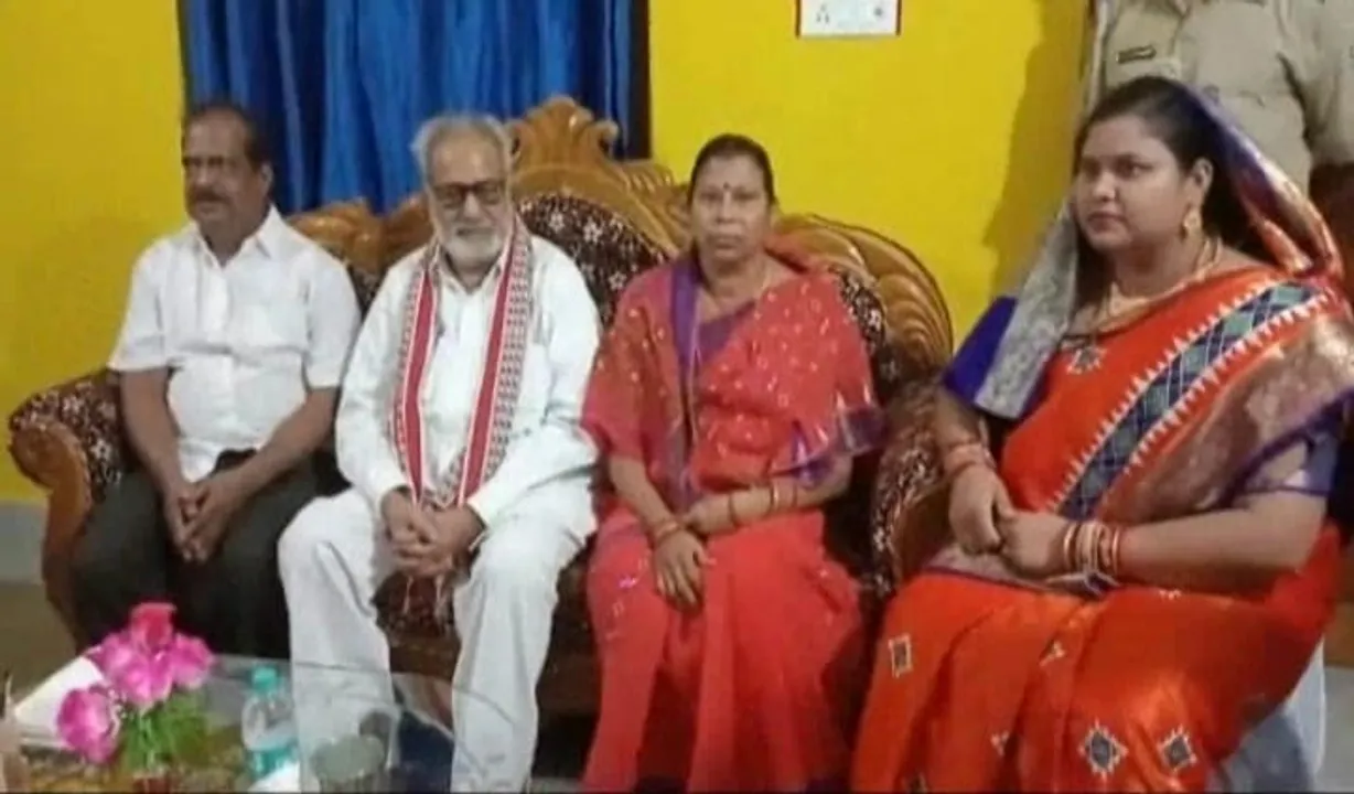  ନର୍ସଙ୍କ ଗାଁରେ ପହଞ୍ଚିଲେ ରାଜ୍ୟପାଳ