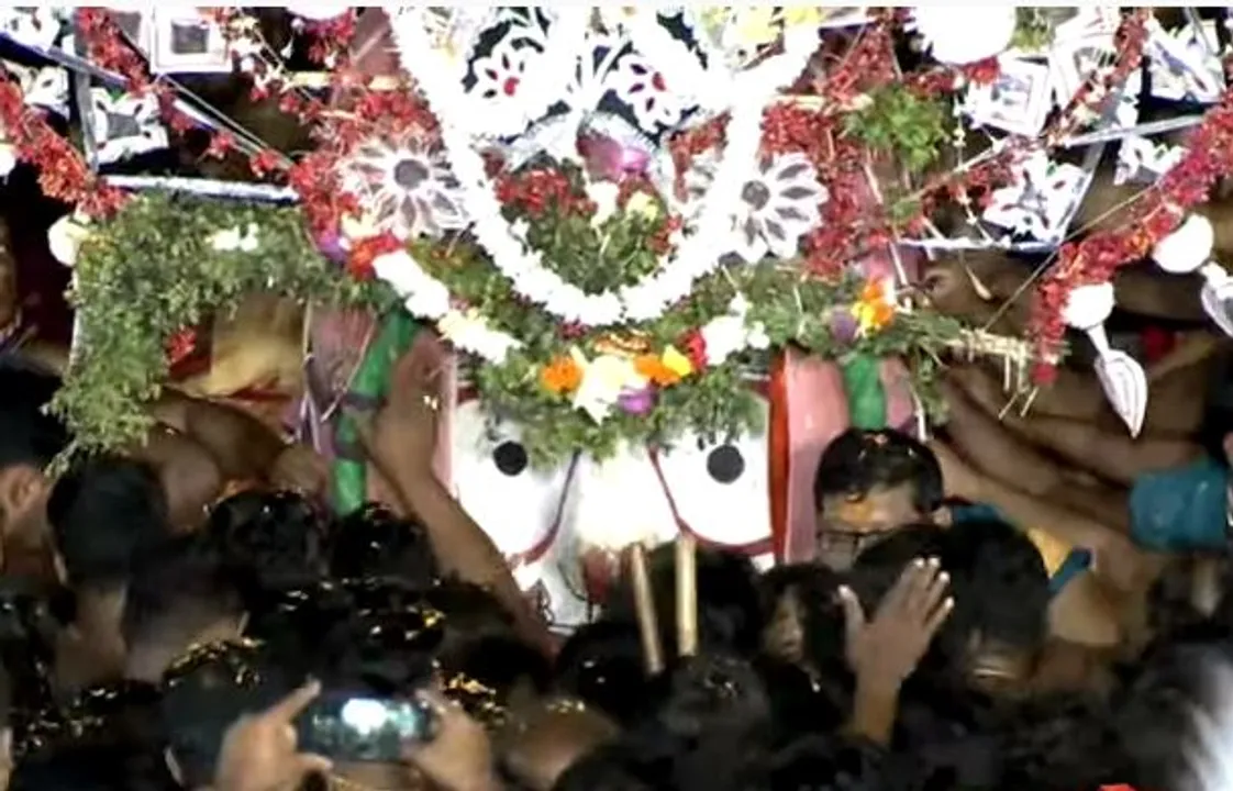  ନୀଳାଦ୍ରି ବିଜେ: ଗୋଟି ପହଣ୍ଡିରେ ରତ୍ନବେଦୀକୁ ବିଜେ କରୁଛନ୍ତି ଶ୍ରୀଜିଉ