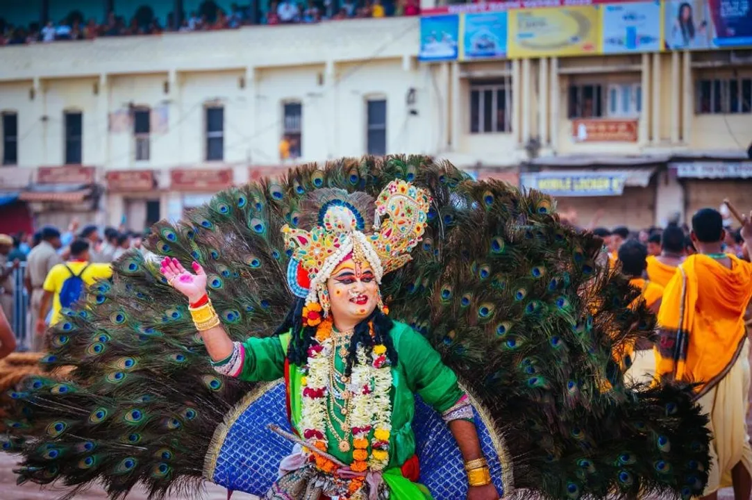  ଶ୍ରୀକ୍ଷେତ୍ର ରଥଯାତ୍ରାରେ ଜଣେ କଳାକାରଙ୍କ ପ୍ରସ୍ତୁତି।