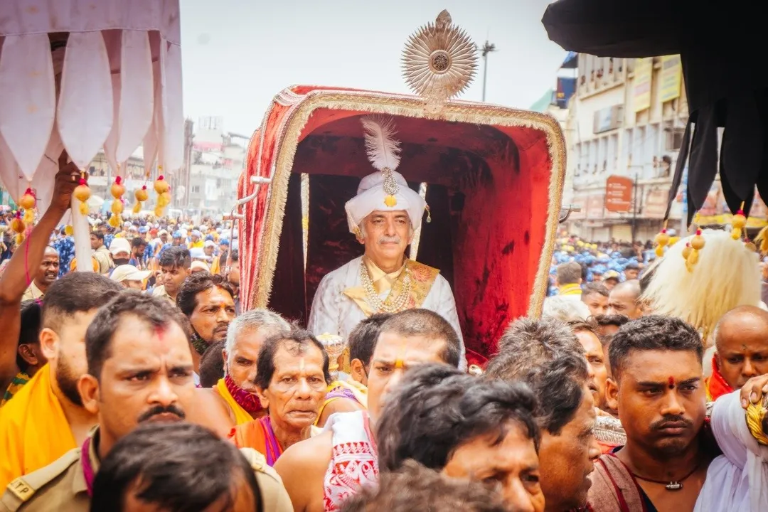  ରଥ ଉ‌ପରେ ଛେରାପହଁରା କରିବାକୁ ଗଜପତିଙ୍କ ଯାତ୍ରା।