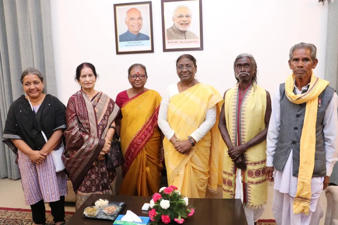  ନବନିର୍ବାଚିତ ରାଷ୍ଟ୍ରପତି ଦ୍ରୌପଦୀ ମୁର୍ମୁଙ୍କୁ ‌ଭେଟିଲେ ଓଡ଼ିଶାରୁ ପଦ୍ମ ପୁରସ୍କାରରେ ସମ୍ମାନିତ ବ୍ୟକ୍ତିବିଶେଷ