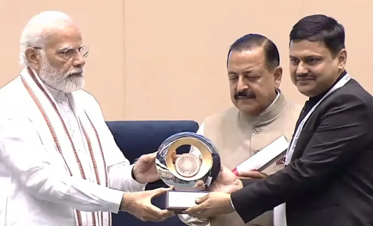  ମୋଦୀଙ୍କ ଅଫିସରୁ ଆସିଲା ଫୋନ, ସ୍ଥଗିତ ରଖ ଏହି ଜିଲ୍ଲାପାଳଙ୍କ ବଦଳି: କିଭଳି ପ୍ରଧାନମନ୍ତ୍ରୀଙ୍କର ମନ ଜିତିଛନ୍ତି ଏହି ଆଇଏଏସ ଜାଣନ୍ତୁ