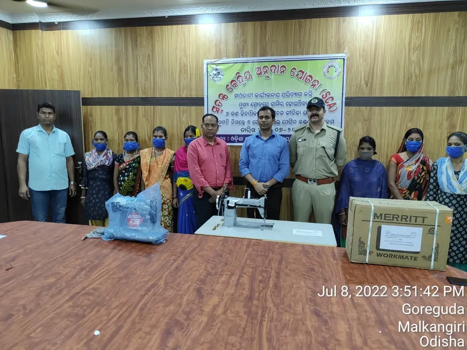  ମାଓବାଦୀ ସଂଗଠନ ଛାଡ଼ି ମୁଖ୍ୟ ସ୍ରେତାରେ ସାମିଲ ହୋଇଥିଲେ ୭ ମହିଳା, ପ୍ରଶାସନ ଦେଲା ସିଲେଇ ମେସିନ