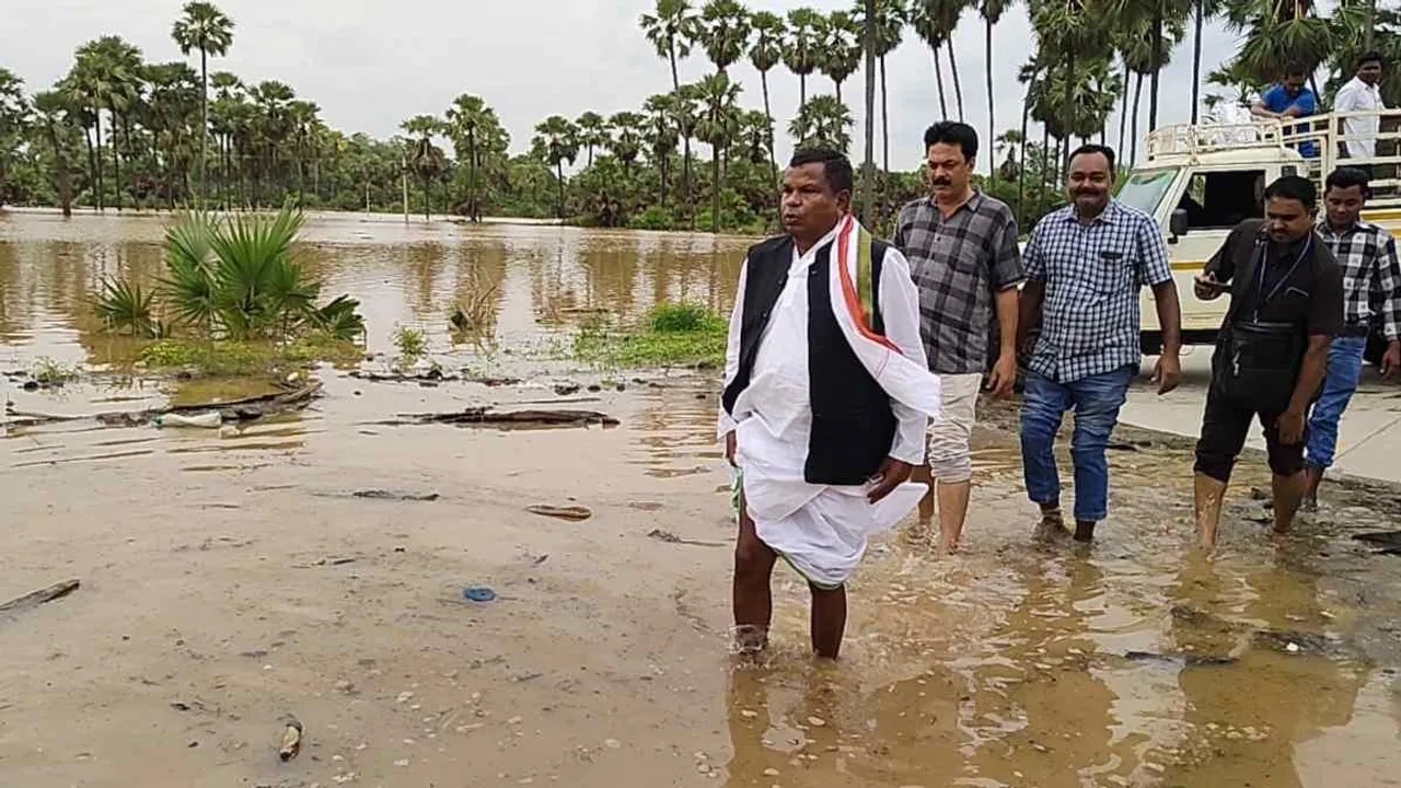  ଲଗାଣ ବର୍ଷା: ସୀମାନ୍ତ ବୁଲିଲେ ଛତିଗଶଡ଼ ମନ୍ତ୍ରୀ, ବିପଦରେ ଓଡ଼ିଶାର କେହି ନାହିଁ