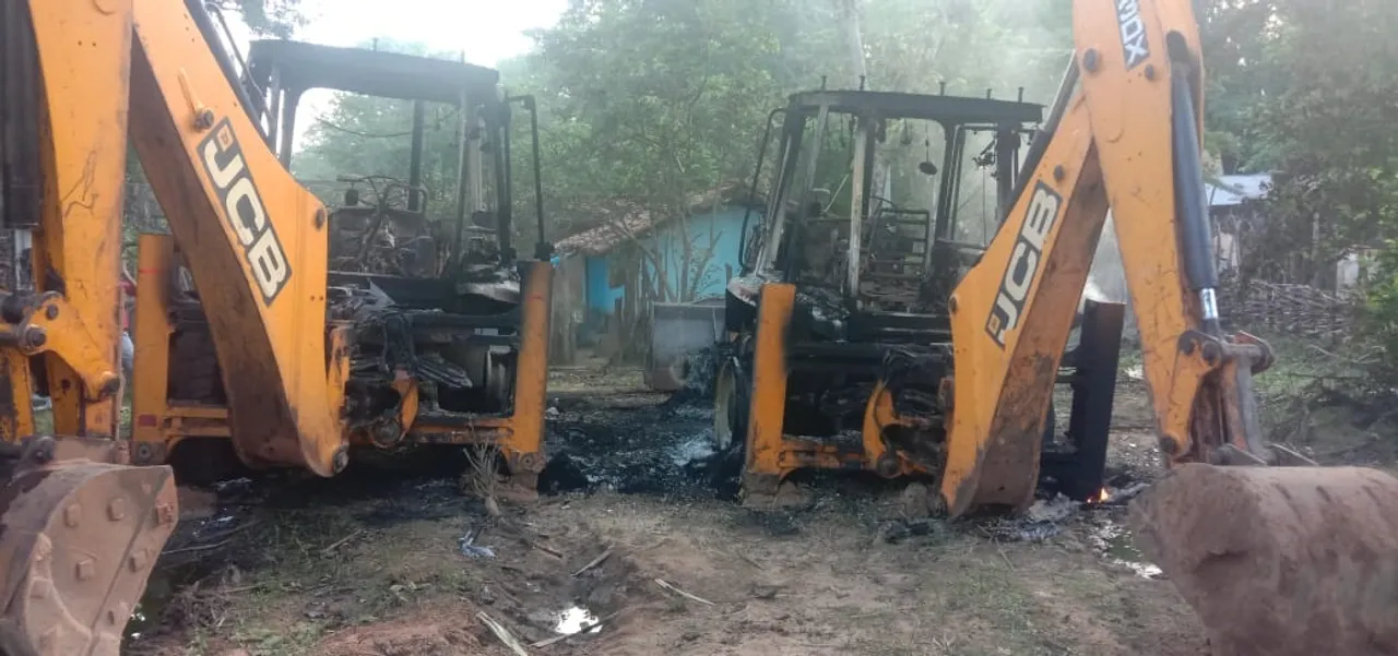  ମାଓବାଦୀଙ୍କ ଲଙ୍କାକାଣ୍ଡ: କର୍ମଚାରୀଙ୍କୁ ନିସ୍ତୁକ ପିଟିଲେ, ୩ଟି ଗାଡ଼ି ଜାଳିଦେଲେ ନକ୍ସଲ