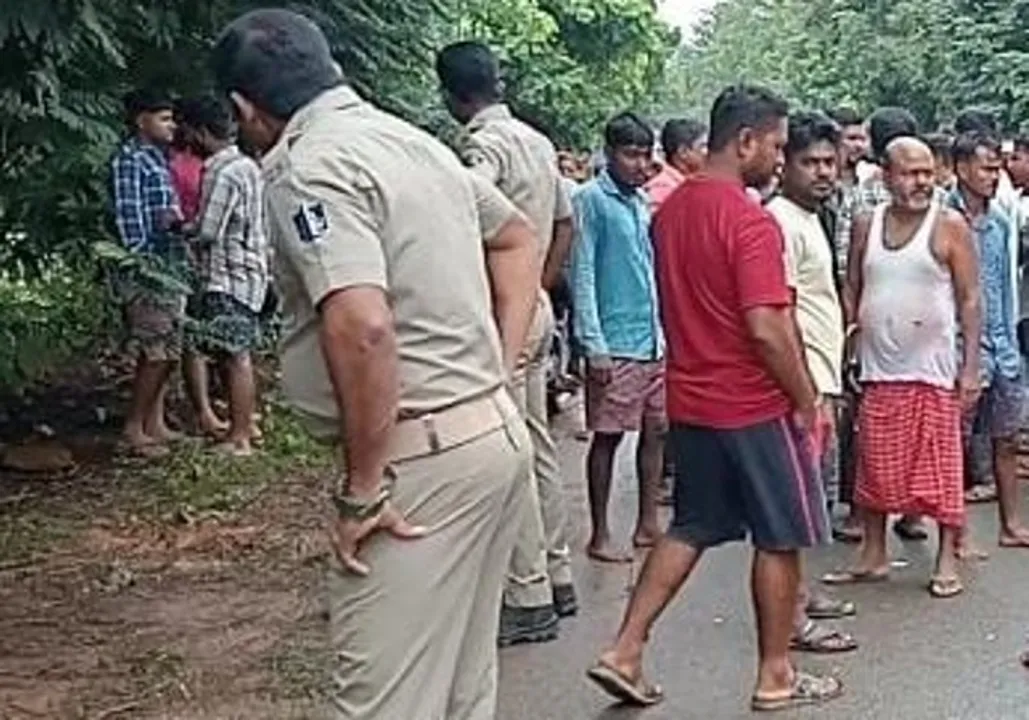  ଦୁର୍ଘଟଣା-ଅଘଟଣ: ବାଇକ୍‌ ଆରୋହୀଙ୍କ ଉପରେ ପିକ୍‌-ଅପ୍‌ ଚଢ଼ିବାରୁ ଜଣେ ମୃତ, ନଦୀରେ ଭାସିଯାଇ ଯୁବକଙ୍କ ମୃତ୍ୟୁ