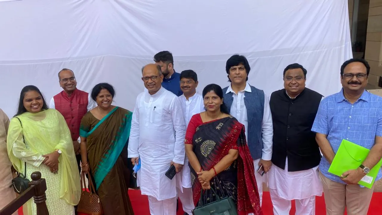  ରାଷ୍ଟ୍ରପତି ନିର୍ବାଚନ: ଦିଲ୍ଲୀରେ ଭୋଟ ଦେଲେ ବିଜେଡିର ସମସ୍ତ ରାଜ୍ୟସଭା ଓ ଲୋକସଭା ସାଂସଦ