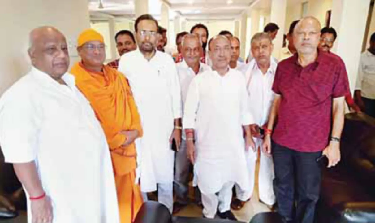  ‘ପୁରୁଣା ସଂପର୍କକୁ ଯୋଡ଼ୁଛି: ବିଜୟ ମହାପାତ୍ରଙ୍କ ଭଦ୍ରକ ଗସ୍ତକୁ ନେଇ ଚର୍ଚ୍ଚା