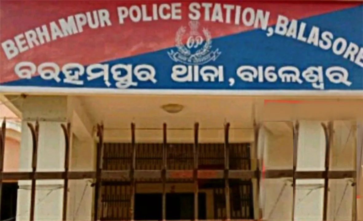  ଜବ୍‌କାର୍ଡଧାରୀଙ୍କ ନାଁ’ରେ ଲକ୍ଷାଧିକ ଟଙ୍କା ହରିଲୁଟ୍‌, ୨ ରାଜନେତାଙ୍କ ସହ ବ୍ୟାଙ୍କ କର୍ମଚାରୀ ଥାନାରେ ଅଟକ