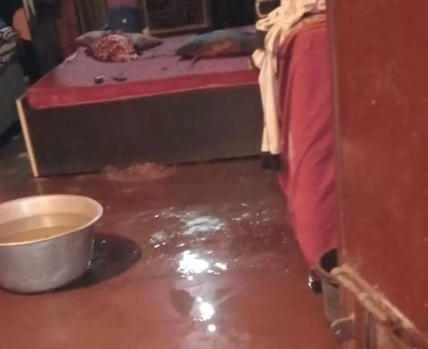  ସ୍ମାର୍ଟସିଟି ବସ୍ତି ବେହାଲ: ଘରେ ଲହଡି ମାରୁଛି ବର୍ଷାପାଣି