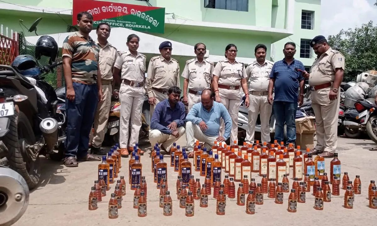  ୪୯.୮୬୦ ଲିଟର ନକଲି ବିଦେଶୀ ମଦ ସହ ଧରାପଡ଼ିଲା କୁଖ୍ୟାତ ମଦ ବେପାରୀ